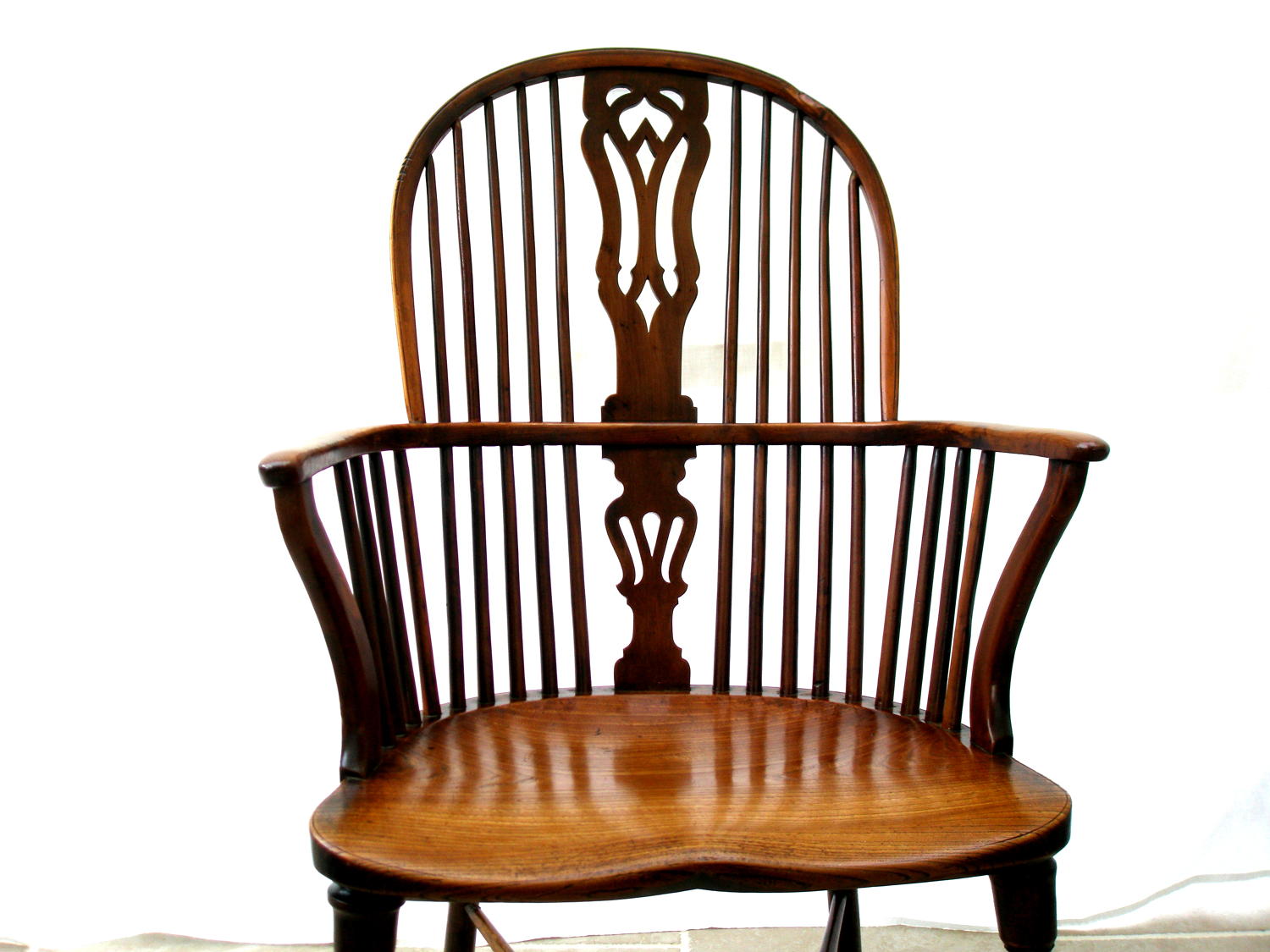 Early 19th century Windsor stick back  yew wood and elm country chair