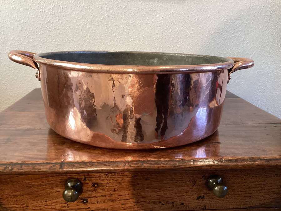 19th century Substantial country house copper dairy  pan