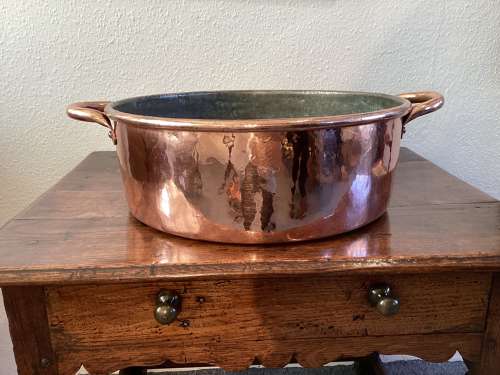 19th century Substantial country house copper dairy  pan