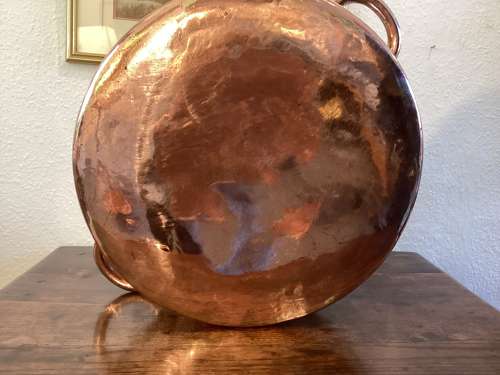 19th century Substantial country house copper dairy  pan