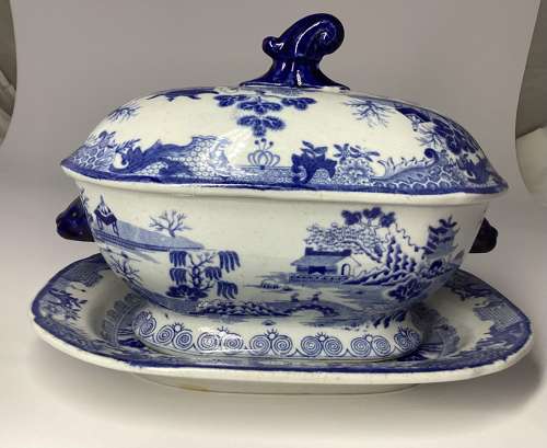 Mason’s chinoiserie sauce tureen and stand