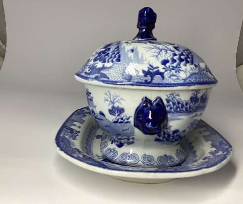 Mason’s chinoiserie sauce tureen and stand