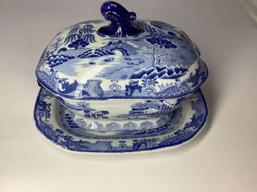 Mason’s chinoiserie sauce tureen and stand