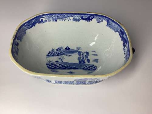 Mason’s chinoiserie sauce tureen and stand