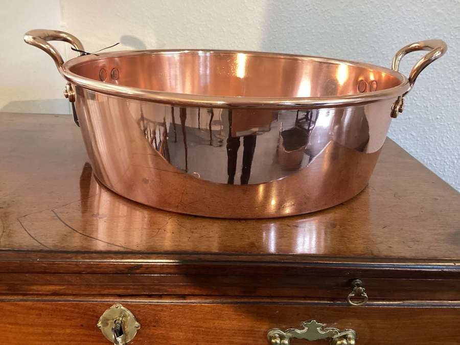Substantial Victorian copper dairy pan