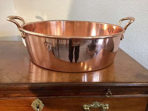Substantial Victorian copper dairy pan