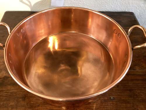 Substantial Victorian copper dairy pan