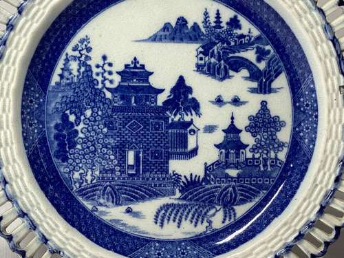EARLY 19TH CENTURY PEARLWARE PLATE