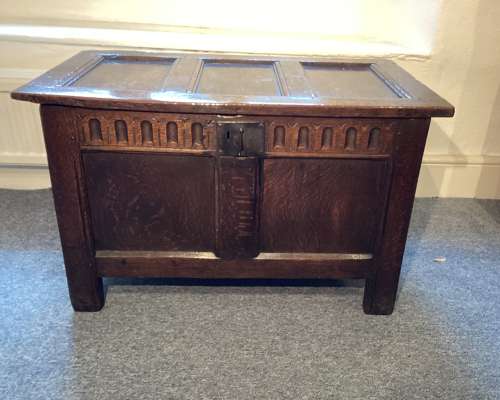 ENGLISH OAK QUEEN ANNE PERIOD COFFER