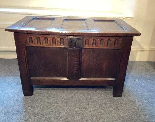ENGLISH OAK QUEEN ANNE PERIOD COFFER
