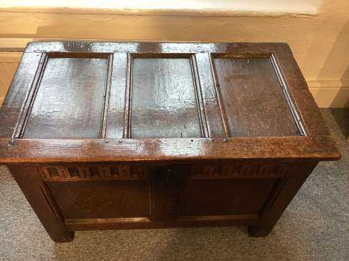 ENGLISH OAK QUEEN ANNE PERIOD COFFER