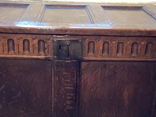 ENGLISH OAK QUEEN ANNE PERIOD COFFER