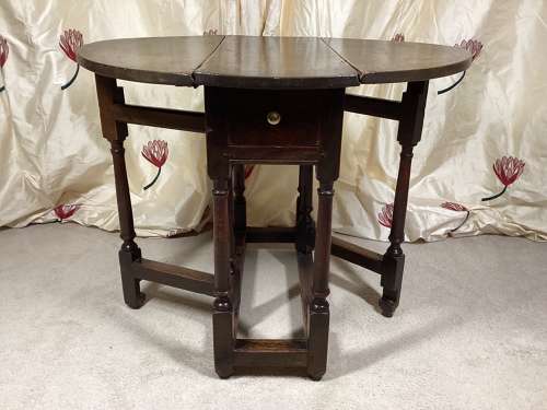 GEORGE I SMALL OAK GATELEG TABLE