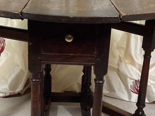 GEORGE I SMALL OAK GATELEG TABLE