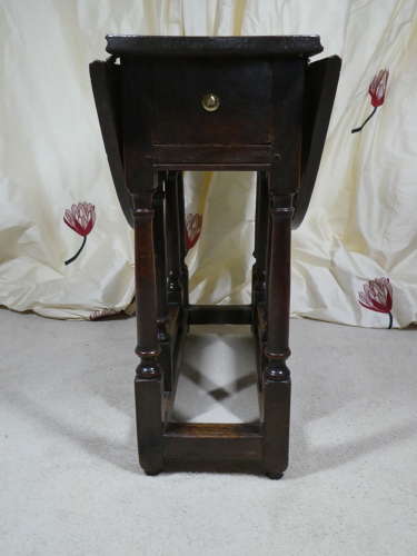 GEORGE I SMALL OAK GATELEG TABLE