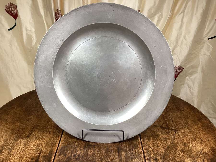 18th ENGLISH PEWTER CHARGER