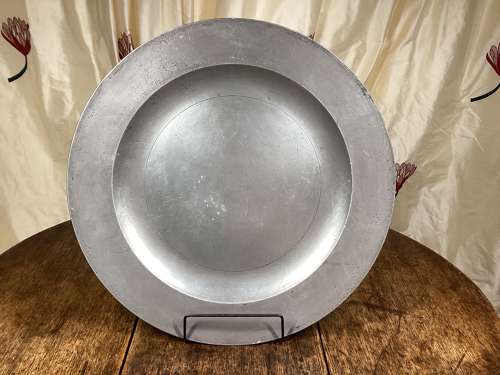 18th CENTURY ENGLISH PEWTER CHARGER
