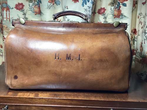 LARGE VICTORIAN LEATHER GLADSTONE BAG
