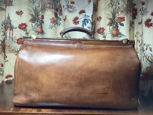LARGE VICTORIAN LEATHER GLADSTONE BAG