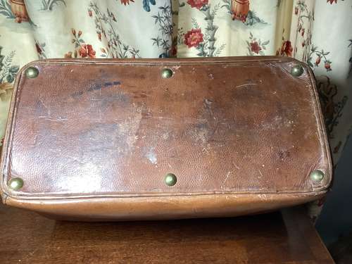LARGE VICTORIAN LEATHER GLADSTONE BAG