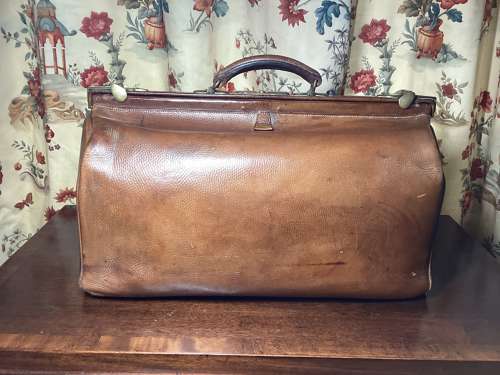 LARGE VICTORIAN LEATHER GLADSTONE BAG