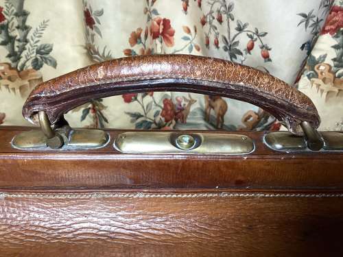 LARGE VICTORIAN LEATHER GLADSTONE BAG