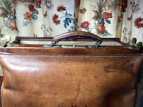 LARGE VICTORIAN LEATHER GLADSTONE BAG