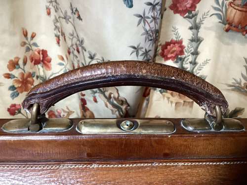 LARGE VICTORIAN LEATHER GLADSTONE BAG