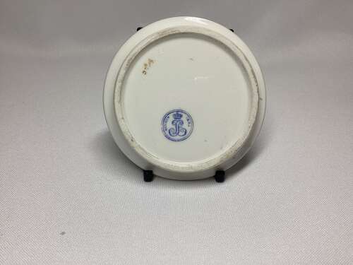 EARLY 19TH CENTURY SEVRES DISH