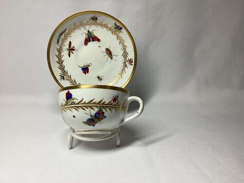 19TH CENTURY DERBY STYLE PORCELAIN TEA CUP AND SAUCER