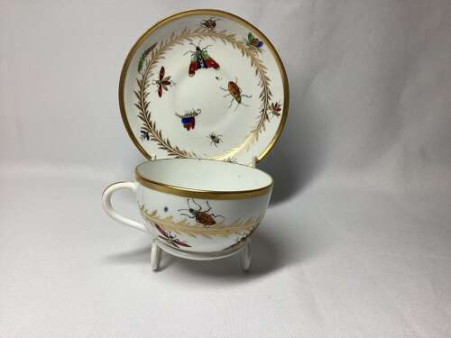 19TH CENTURY DERBY STYLE PORCELAIN TEA CUP AND SAUCER
