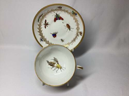 19TH CENTURY DERBY STYLE PORCELAIN TEA CUP AND SAUCER