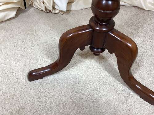 19TH CENTURY MAHOGANY TRIPOD TABLE