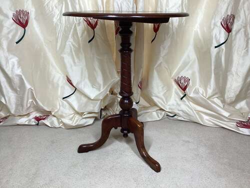 19TH CENTURY MAHOGANY TRIPOD TABLE