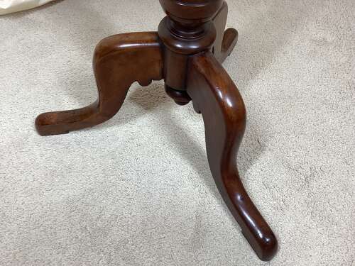 19TH CENTURY MAHOGANY TRIPOD TABLE