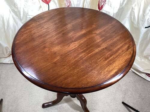 19TH CENTURY MAHOGANY TRIPOD TABLE