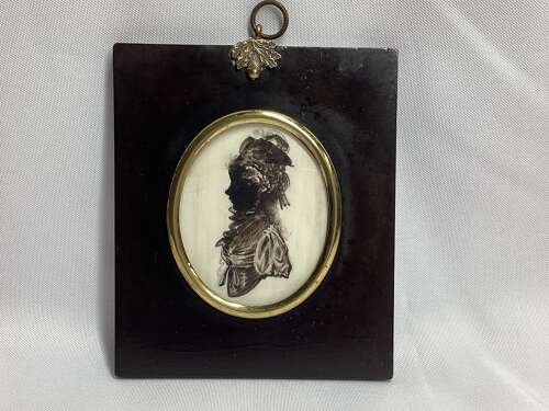 REGENCY PERIOD HALF LENGTH SILHOUETTE OF A LADY