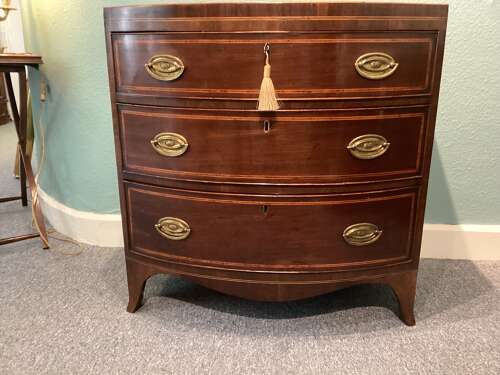 SMALL GEORGIAN MAHOGANY BOW FRONT CHEST