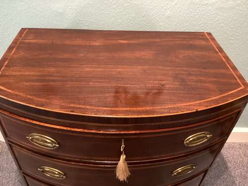 SMALL GEORGIAN MAHOGANY BOW FRONT CHEST