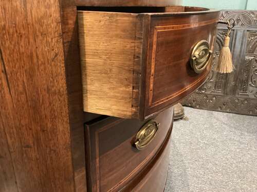 SMALL GEORGIAN MAHOGANY BOW FRONT CHEST