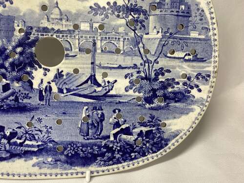 EARLY 19TH CENTURY BLUE AND WHITE DRAINER