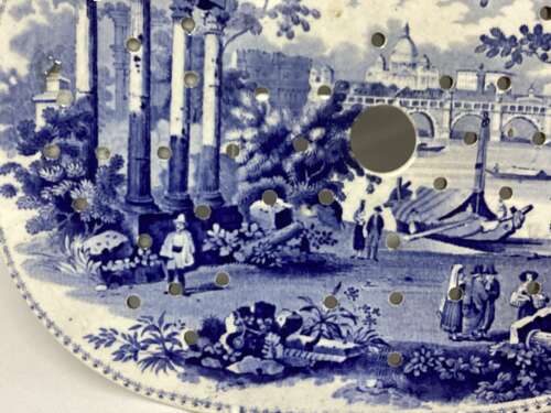 EARLY 19TH CENTURY BLUE AND WHITE DRAINER