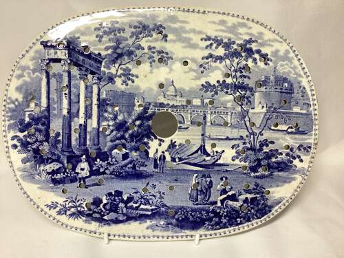 EARLY 19TH CENTURY BLUE AND WHITE DRAINER