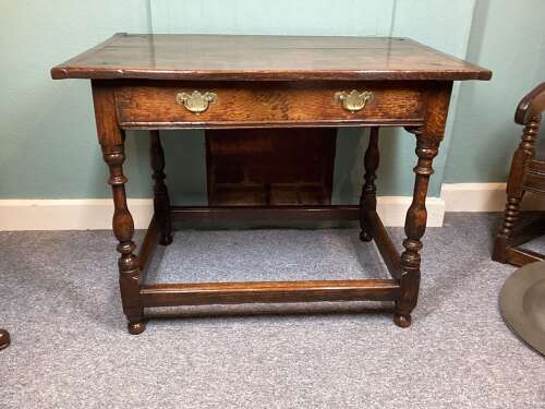 EARLY 18TH CENTURY ENGLISH OAK SIDE TABLE