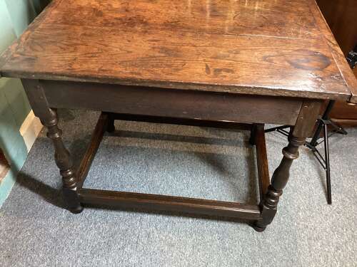 EARLY 18TH CENTURY ENGLISH OAK SIDE TABLE