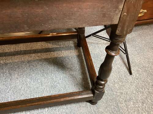 EARLY 18TH CENTURY ENGLISH OAK SIDE TABLE