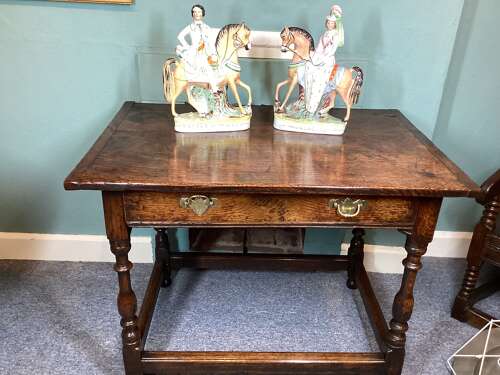 EARLY 18TH CENTURY ENGLISH OAK SIDE TABLE