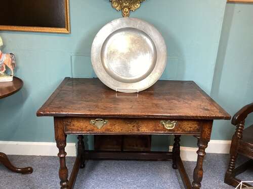 EARLY 18TH CENTURY ENGLISH OAK SIDE TABLE
