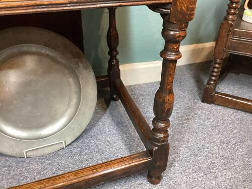 EARLY 18TH CENTURY ENGLISH OAK SIDE TABLE