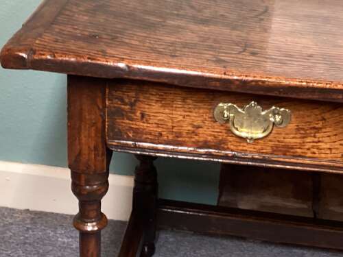EARLY 18TH CENTURY ENGLISH OAK SIDE TABLE